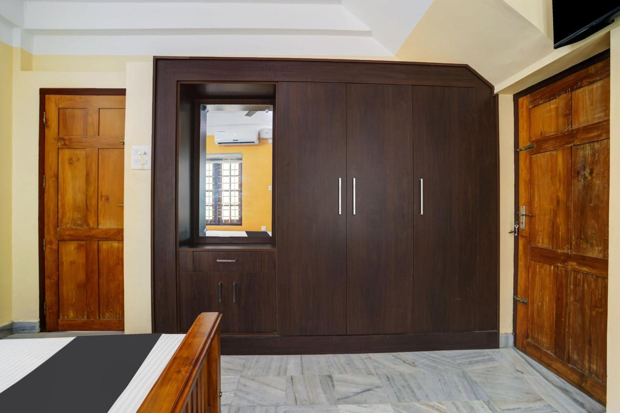 Super Hotel O Lm Residency Тривандрум Экстерьер фото